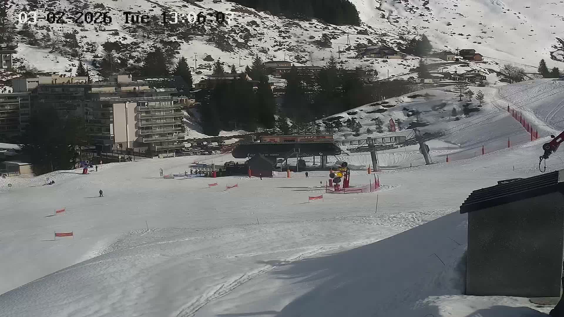 Gourette Ski Slopes & Hotels Area Live Cam - Eaux-Bonnes,  Pyrenees-Atlantiques, Nouvelle-Aquitaine, France