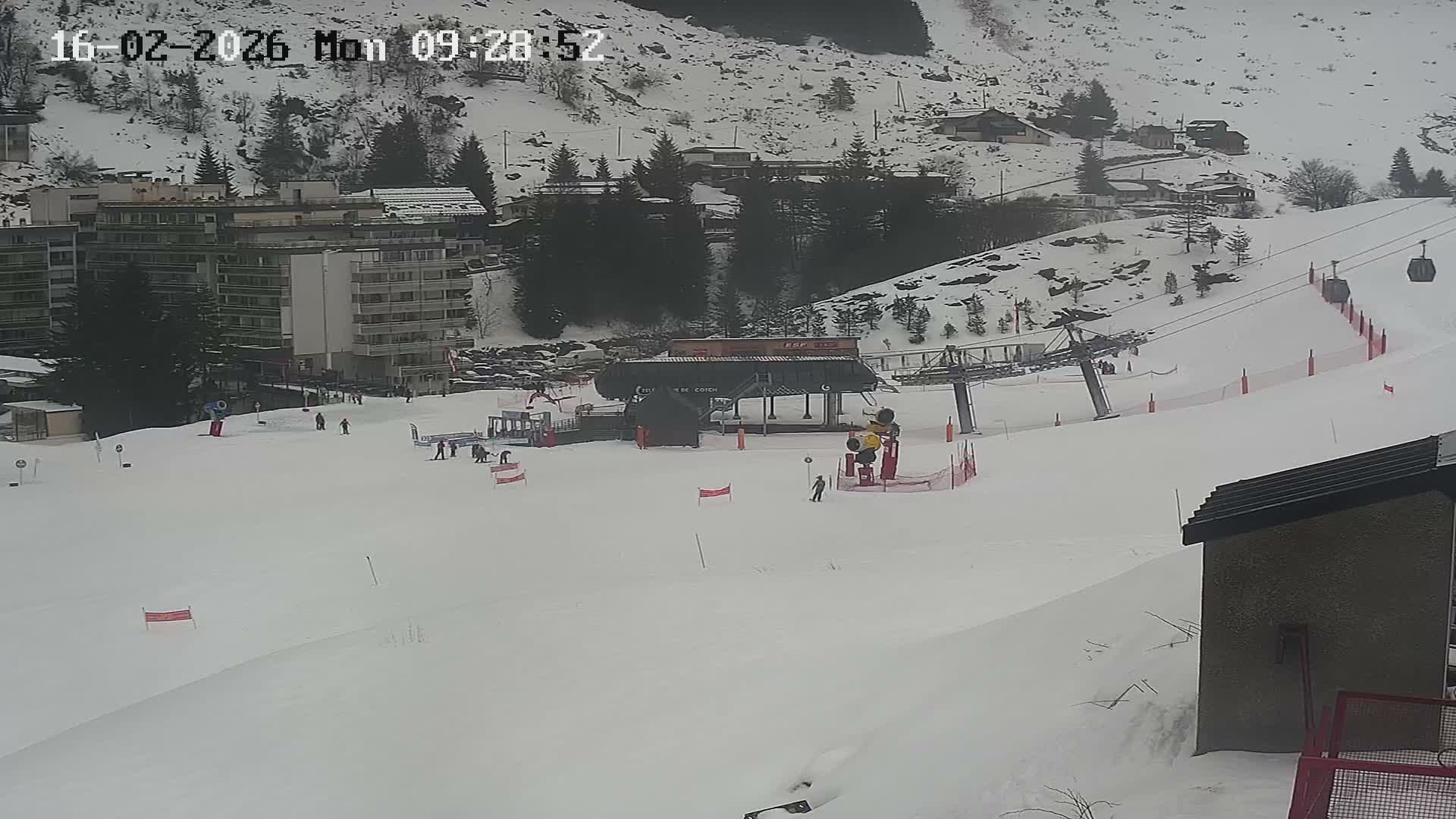 Gourette Ski Slopes & Hotels Area Live Cam - Eaux-Bonnes,  Pyrenees-Atlantiques, Nouvelle-Aquitaine, France