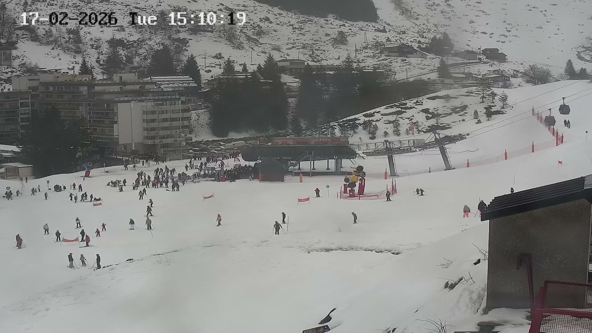Gourette Ski Slopes & Hotels Area Live Cam - Eaux-Bonnes,  Pyrenees-Atlantiques, Nouvelle-Aquitaine, France