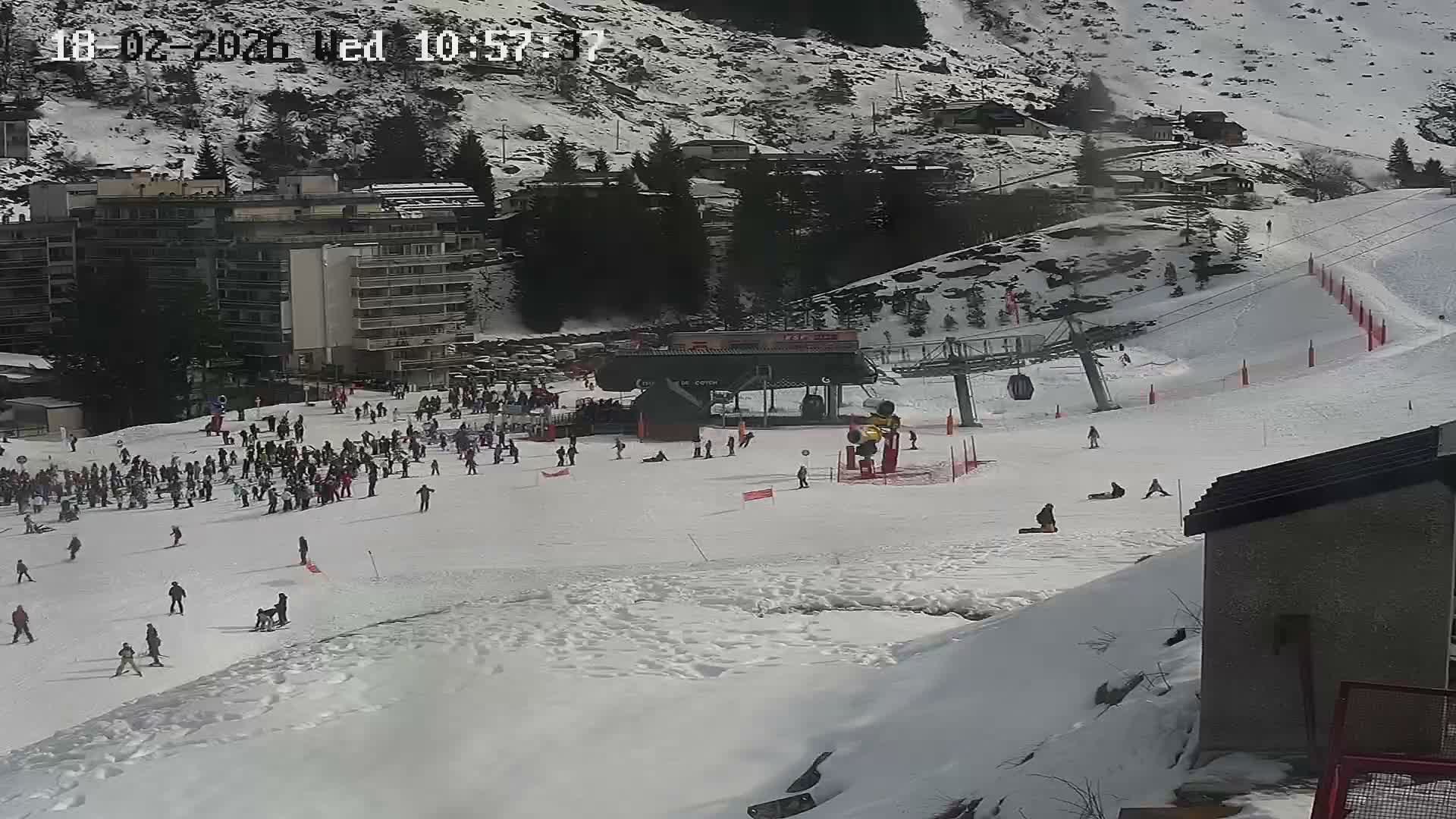 Gourette Ski Slopes & Hotels Area Live Cam - Eaux-Bonnes,  Pyrenees-Atlantiques, Nouvelle-Aquitaine, France
