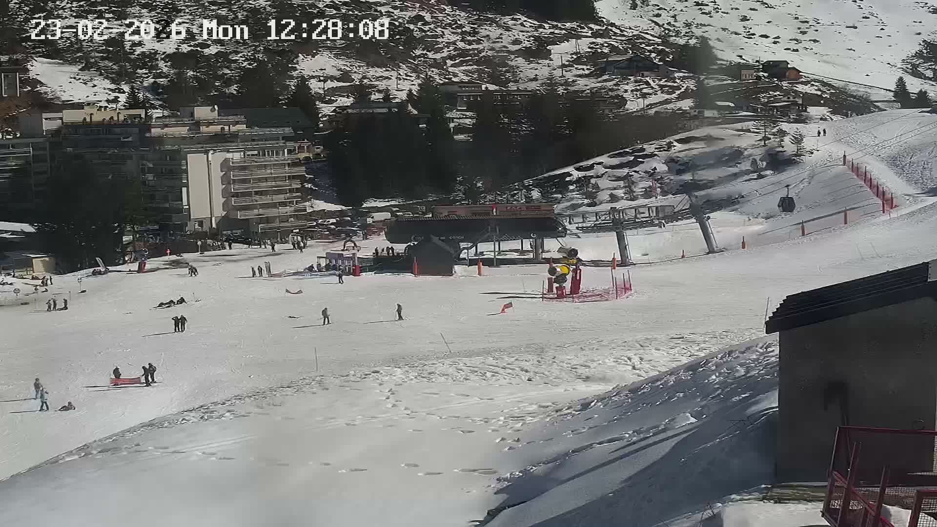 Gourette Ski Slopes & Hotels Area Live Cam - Eaux-Bonnes,  Pyrenees-Atlantiques, Nouvelle-Aquitaine, France