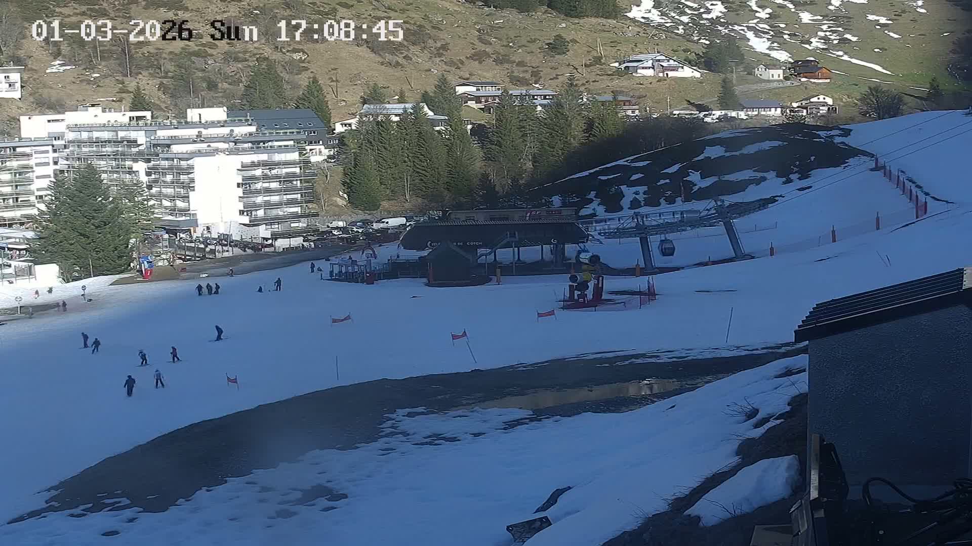 Gourette Ski Slopes & Hotels Area Live Cam - Eaux-Bonnes,  Pyrenees-Atlantiques, Nouvelle-Aquitaine, France