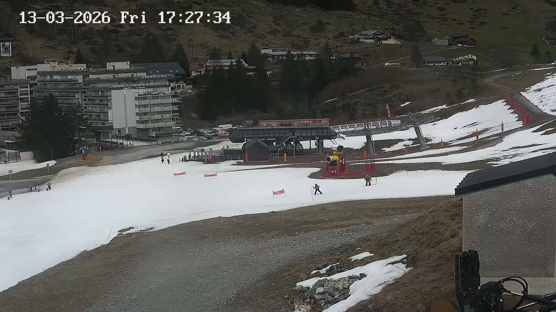 Gourette Ski Slopes & Hotels Area Live Cam - Eaux-Bonnes,  Pyrenees-Atlantiques, Nouvelle-Aquitaine, France