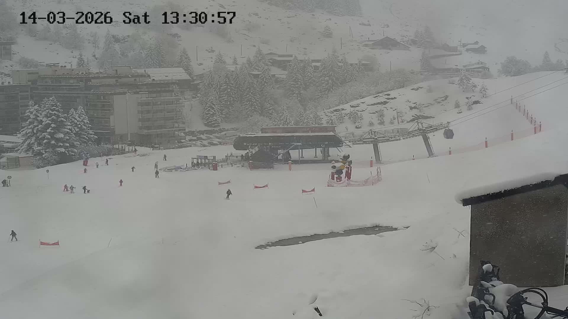 Gourette Ski Slopes & Hotels Area Live Cam - Eaux-Bonnes,  Pyrenees-Atlantiques, Nouvelle-Aquitaine, France