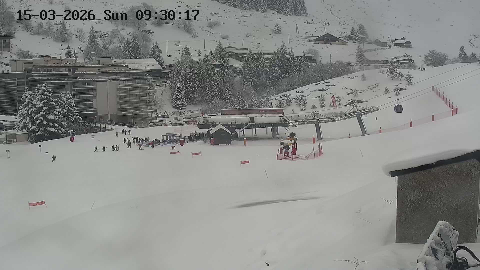 Gourette Ski Slopes & Hotels Area Live Cam - Eaux-Bonnes,  Pyrenees-Atlantiques, Nouvelle-Aquitaine, France