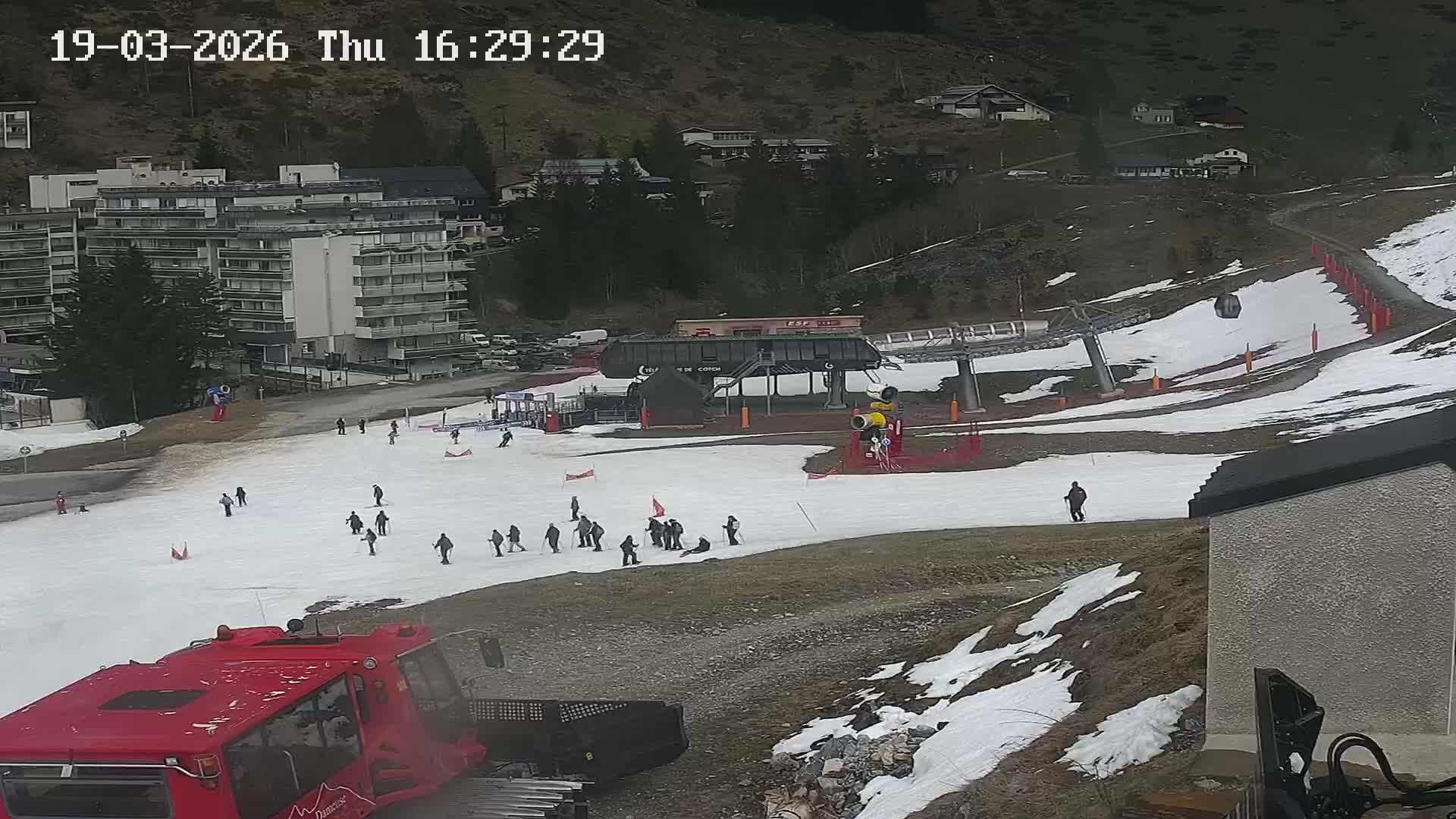 Gourette Ski Slopes & Hotels Area Live Cam - Eaux-Bonnes,  Pyrenees-Atlantiques, Nouvelle-Aquitaine, France