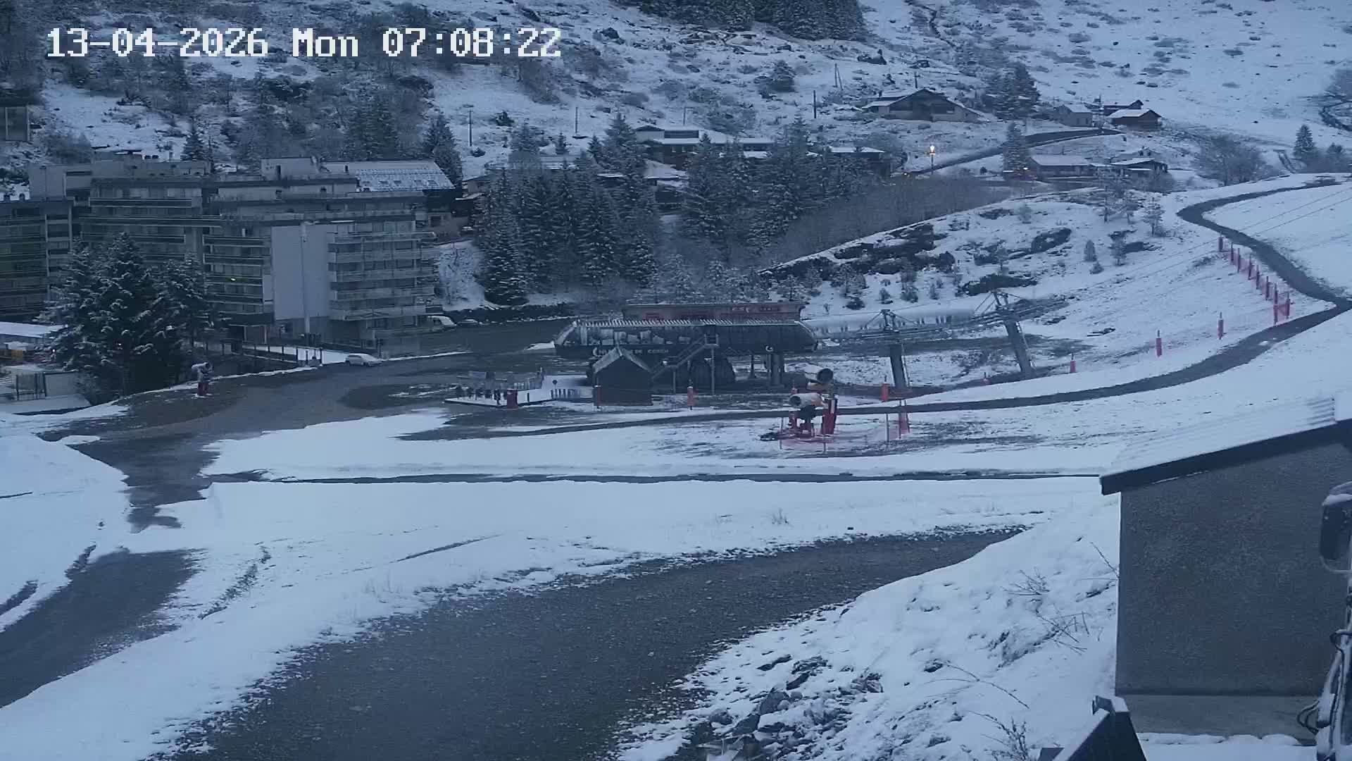 Gourette Ski Slopes & Hotels Area Live Cam - Eaux-Bonnes,  Pyrenees-Atlantiques, Nouvelle-Aquitaine, France