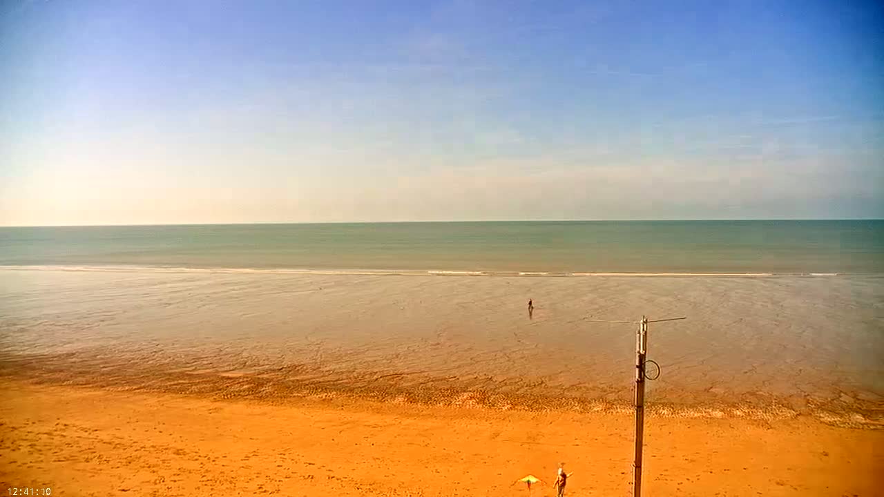 Plage de Jullouville Beach Live Cam - 	Avranches, Manche, Normandie, France
