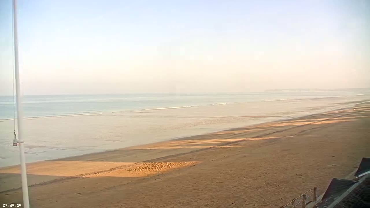 Plage de Jullouville Beach Live Cam - 	Avranches, Manche, Normandie, France