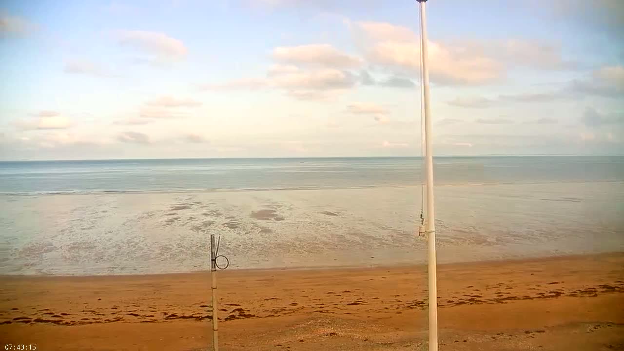 Plage de Jullouville Beach Live Cam - 	Avranches, Manche, Normandie, France