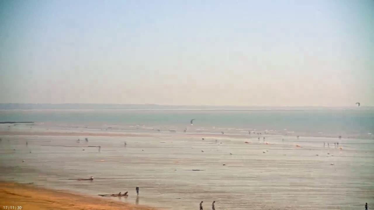 Plage de Jullouville Beach Live Cam - 	Avranches, Manche, Normandie, France