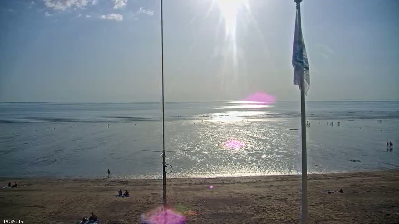 Plage de Jullouville Beach Live Cam - 	Avranches, Manche, Normandie, France