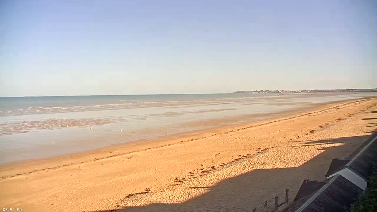 Plage de Jullouville Beach Live Cam - 	Avranches, Manche, Normandie, France