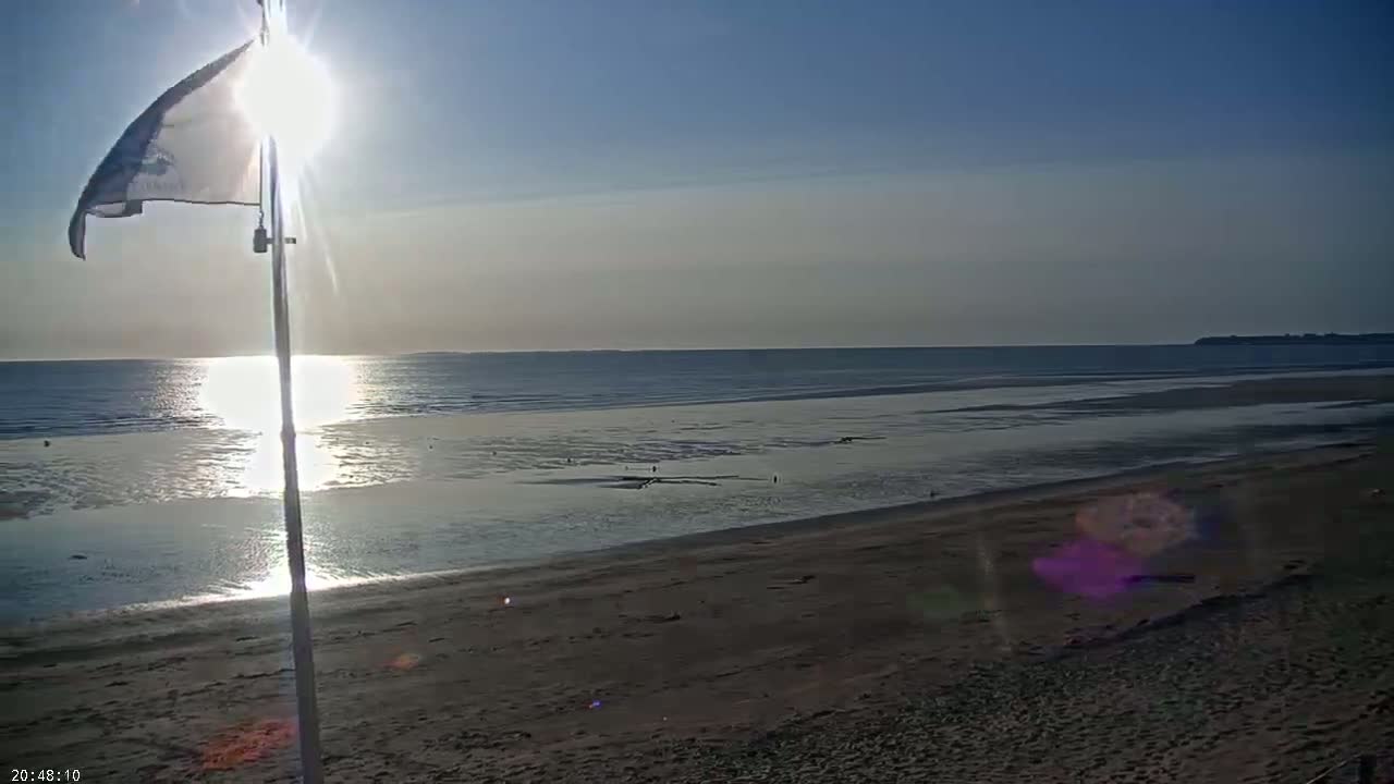 Plage de Jullouville Beach Live Cam - 	Avranches, Manche, Normandie, France