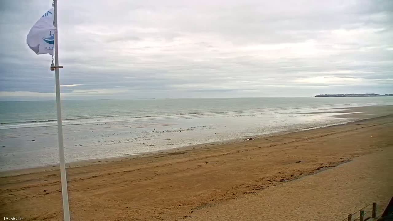 Plage de Jullouville Beach Live Cam - 	Avranches, Manche, Normandie, France