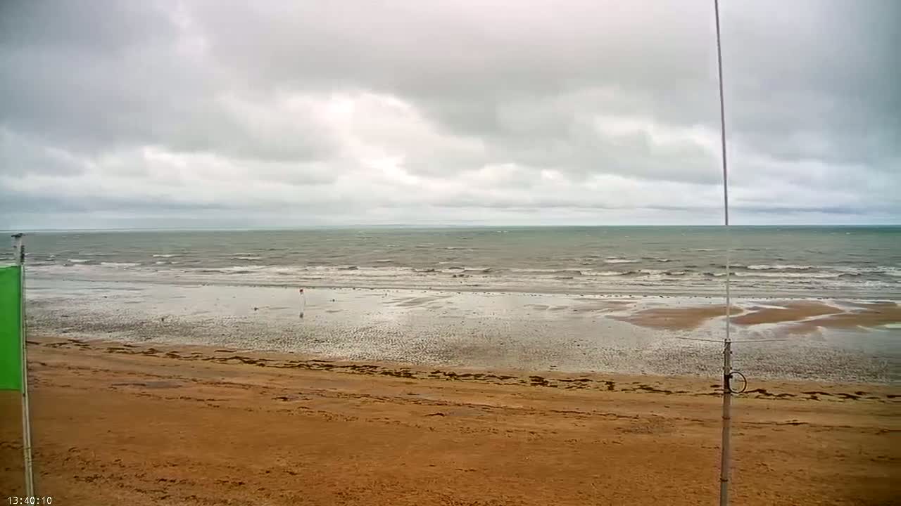 Plage de Jullouville Beach Live Cam - 	Avranches, Manche, Normandie, France