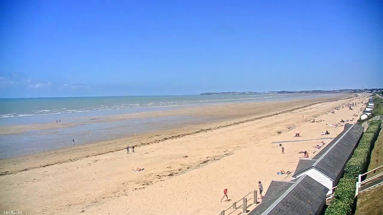 Plage de Jullouville Beach Live Cam - 	Avranches, Manche, Normandie, France