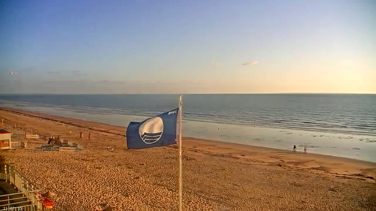 Plage de Jullouville Beach Live Cam - 	Avranches, Manche, Normandie, France