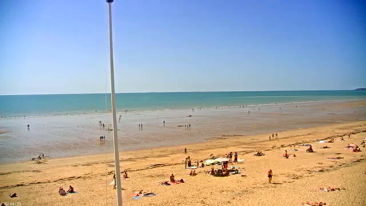 Plage de Jullouville Beach Live Cam - 	Avranches, Manche, Normandie, France