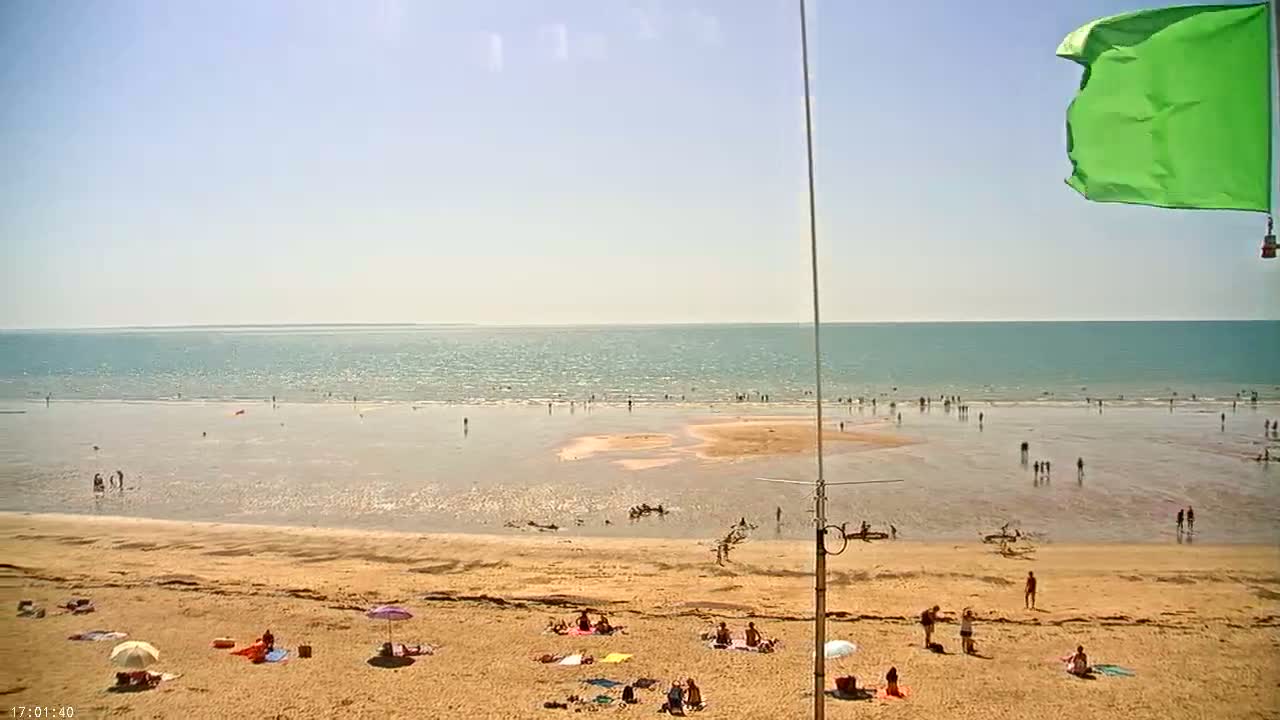 Plage de Jullouville Beach Live Cam - 	Avranches, Manche, Normandie, France