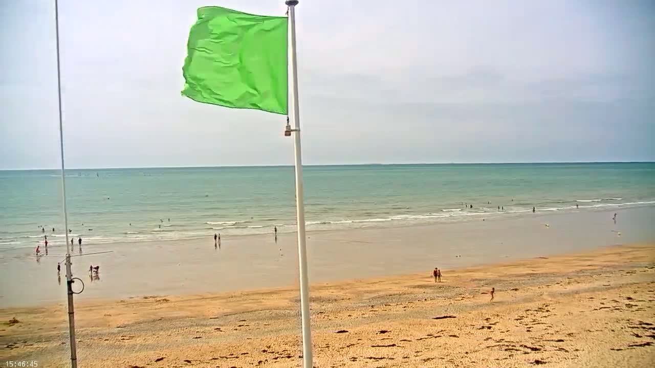 Plage de Jullouville Beach Live Cam - 	Avranches, Manche, Normandie, France