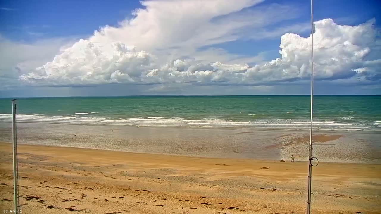 Plage de Jullouville Beach Live Cam - 	Avranches, Manche, Normandie, France