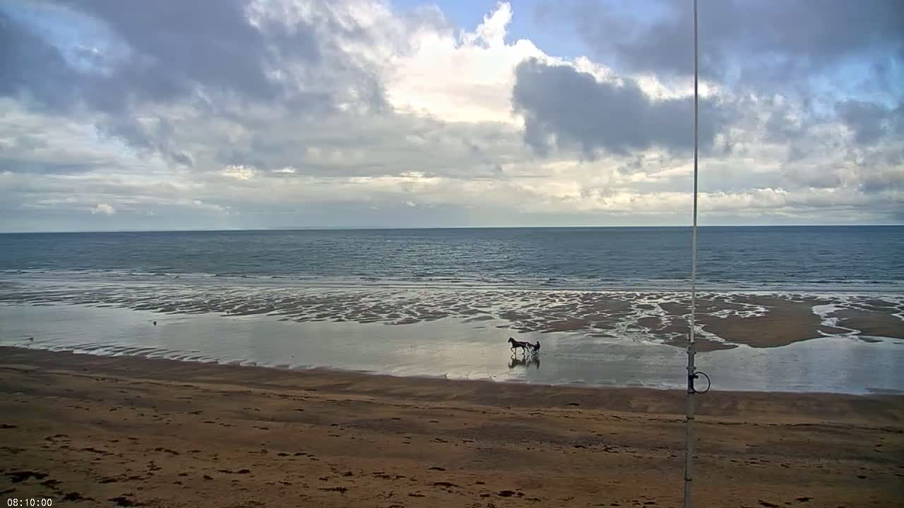 Plage de Jullouville Beach Live Cam - 	Avranches, Manche, Normandie, France
