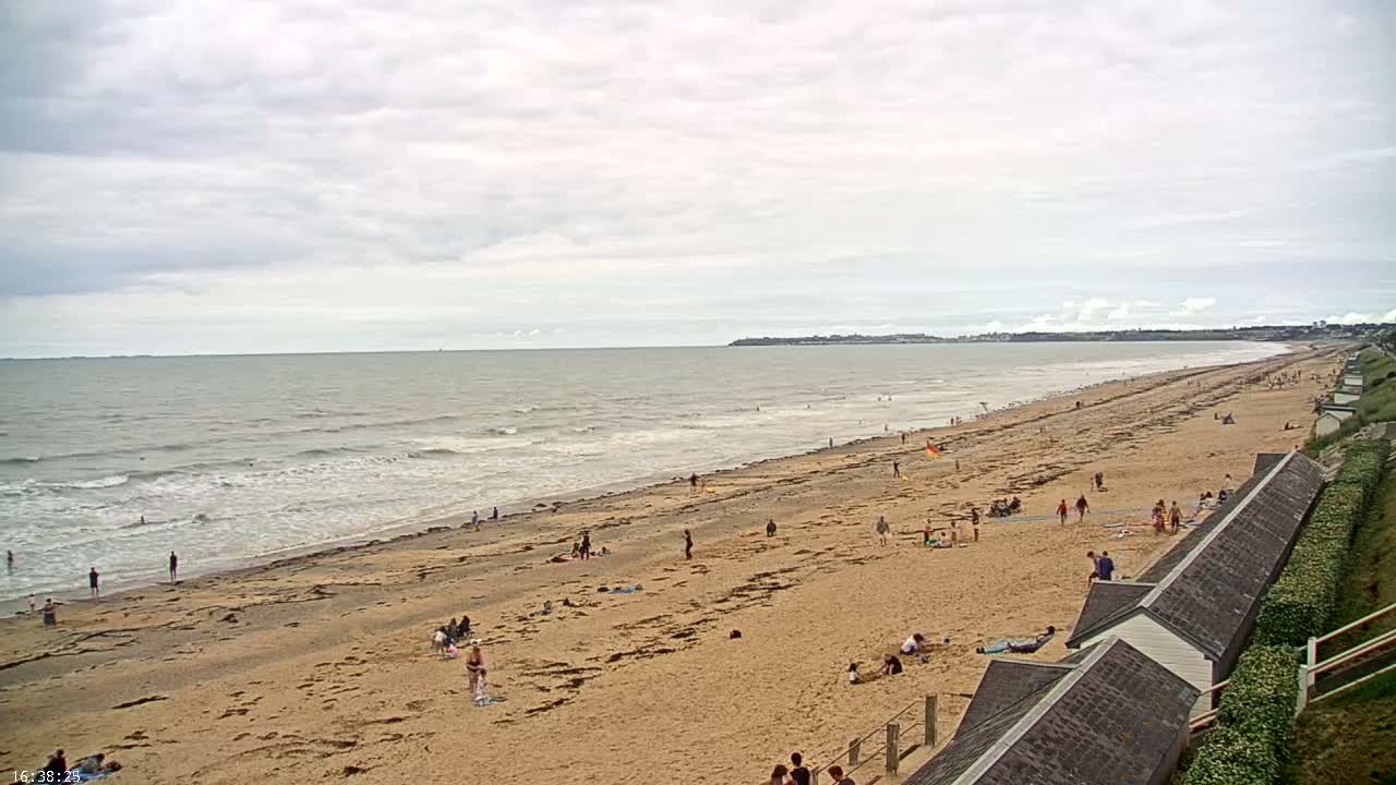 Plage de Jullouville Beach Live Cam - 	Avranches, Manche, Normandie, France