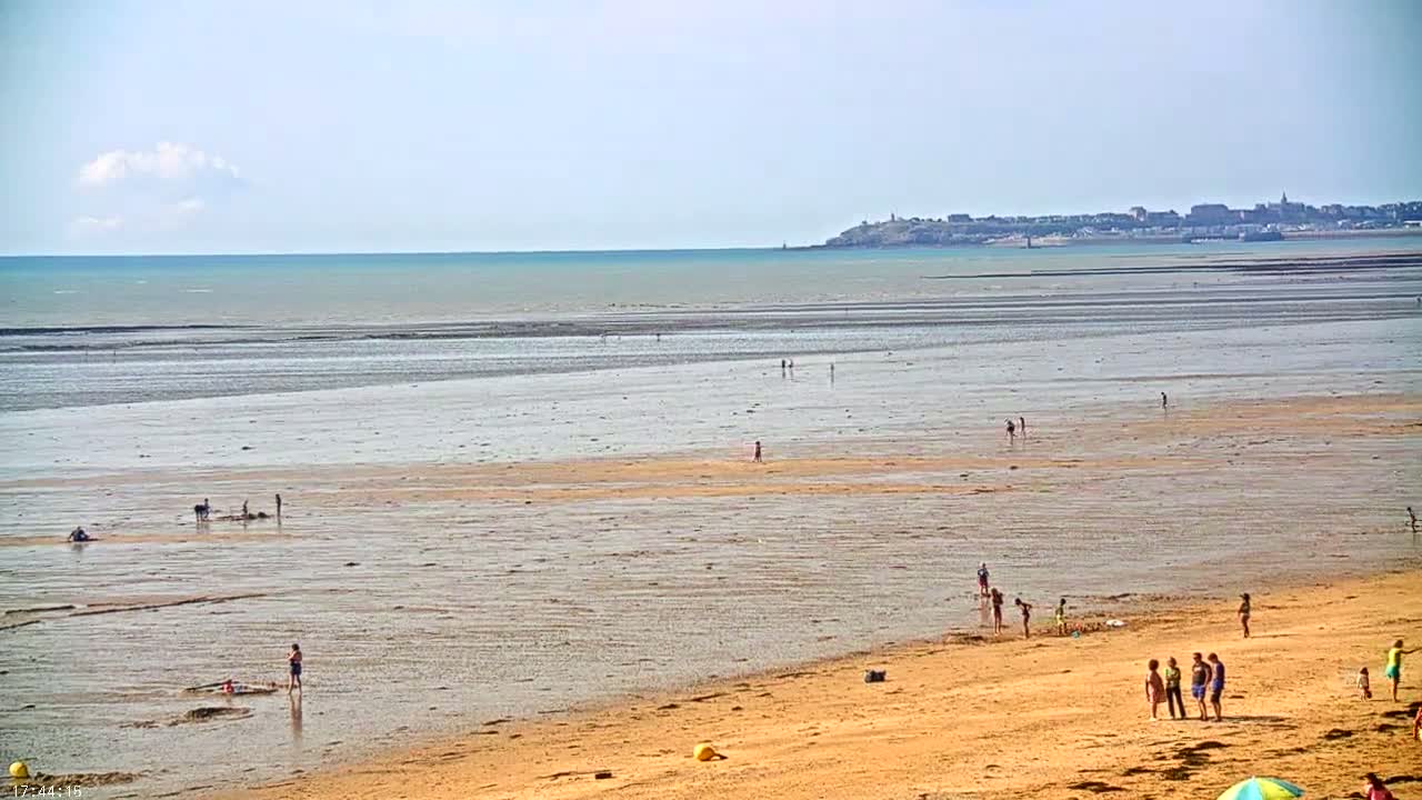 Plage de Jullouville Beach Live Cam - 	Avranches, Manche, Normandie, France