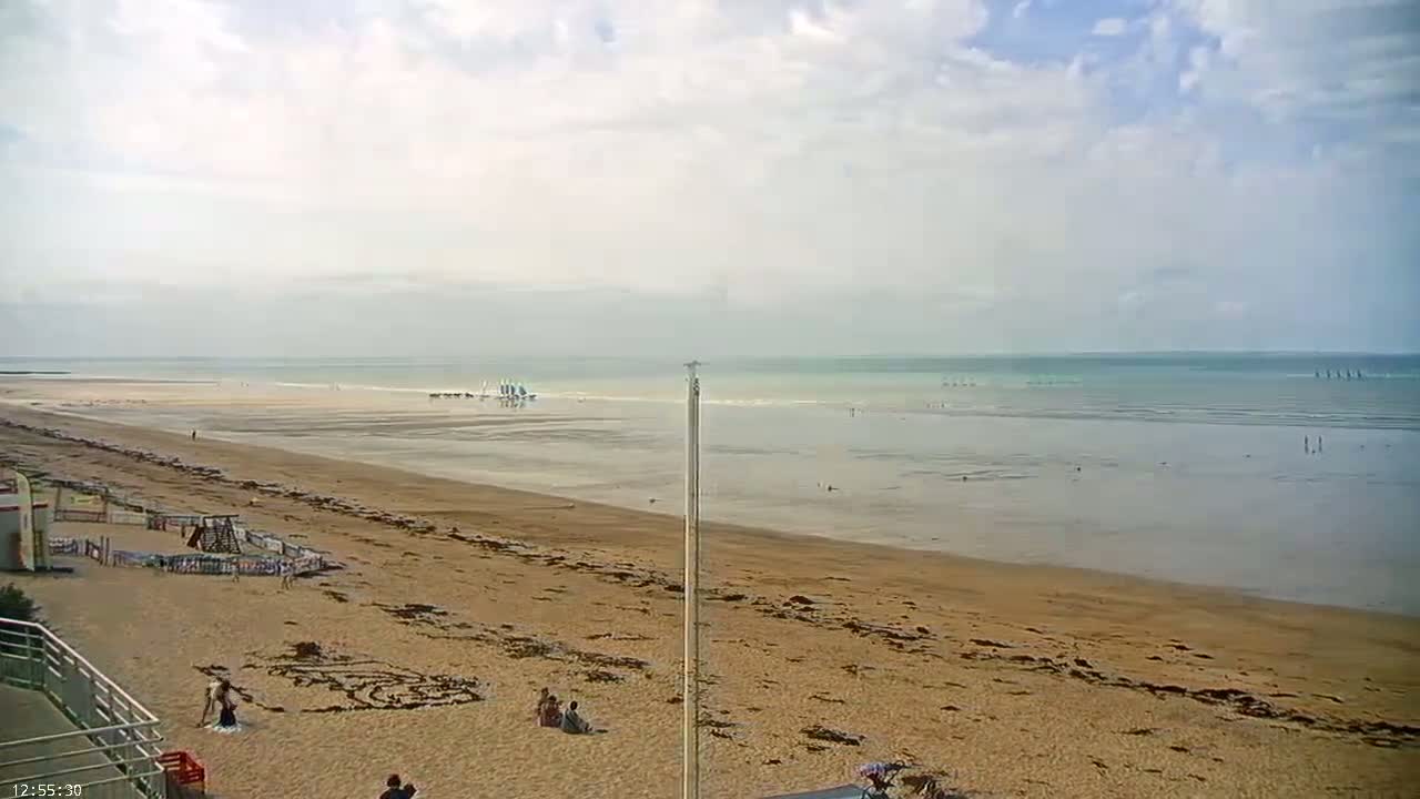 Plage de Jullouville Beach Live Cam - 	Avranches, Manche, Normandie, France