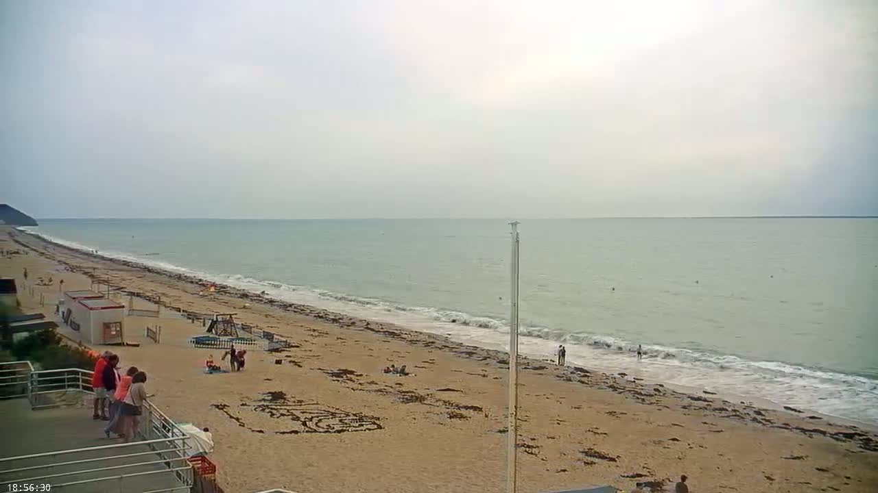 Plage de Jullouville Beach Live Cam - 	Avranches, Manche, Normandie, France
