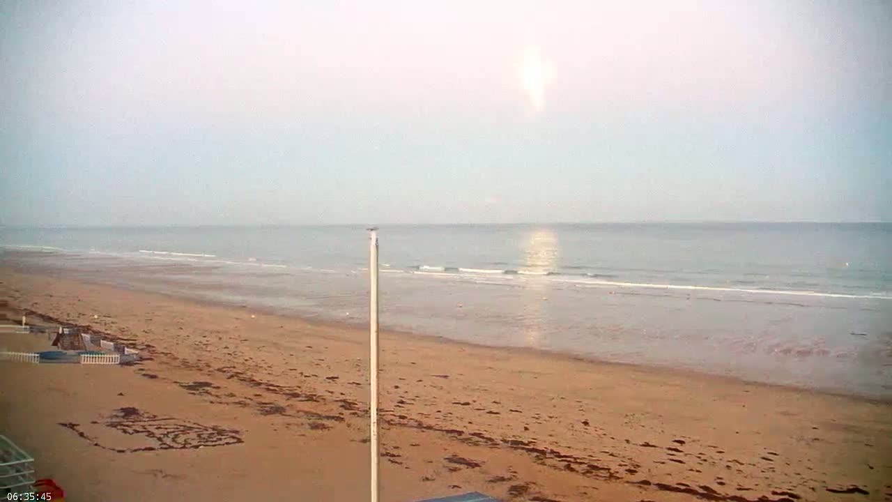 Plage de Jullouville Beach Live Cam - 	Avranches, Manche, Normandie, France
