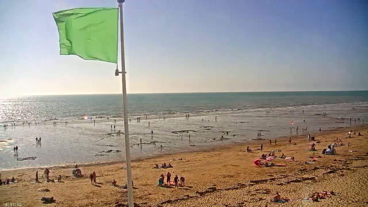 Plage de Jullouville Beach Live Cam - 	Avranches, Manche, Normandie, France