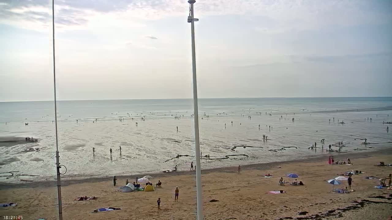 Plage de Jullouville Beach Live Cam - 	Avranches, Manche, Normandie, France