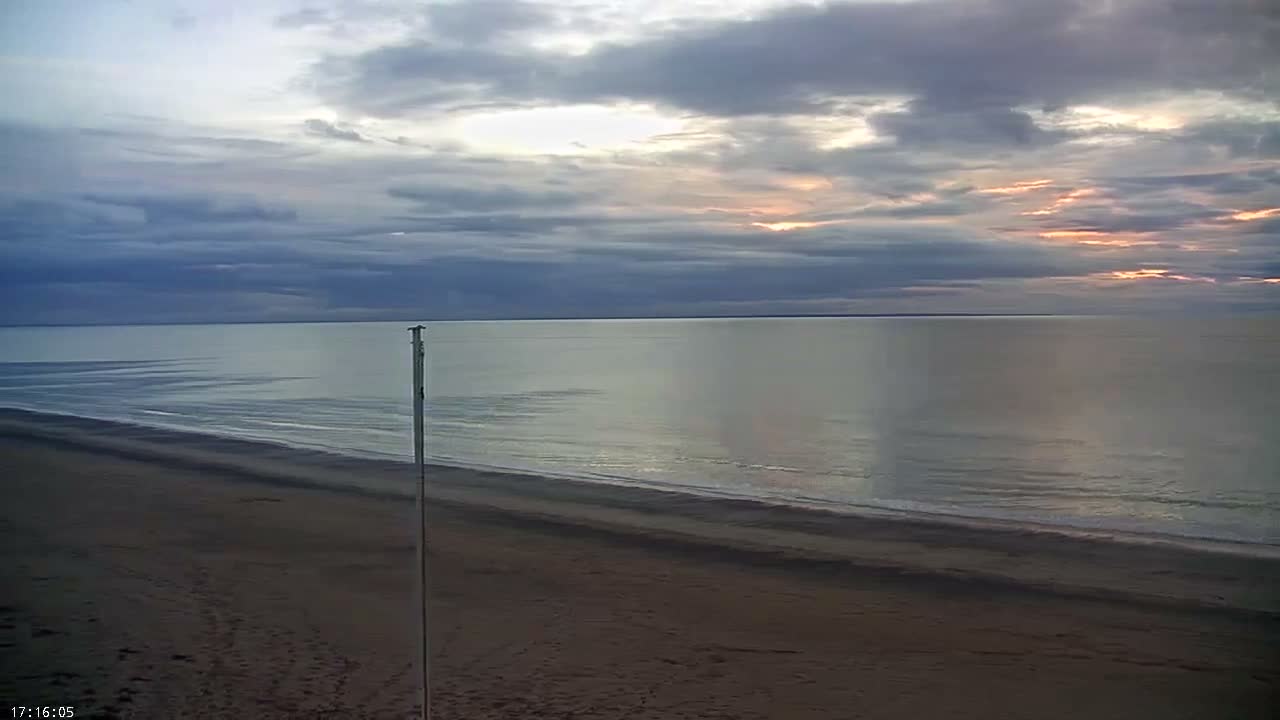 Plage de Jullouville Beach Live Cam - 	Avranches, Manche, Normandie, France