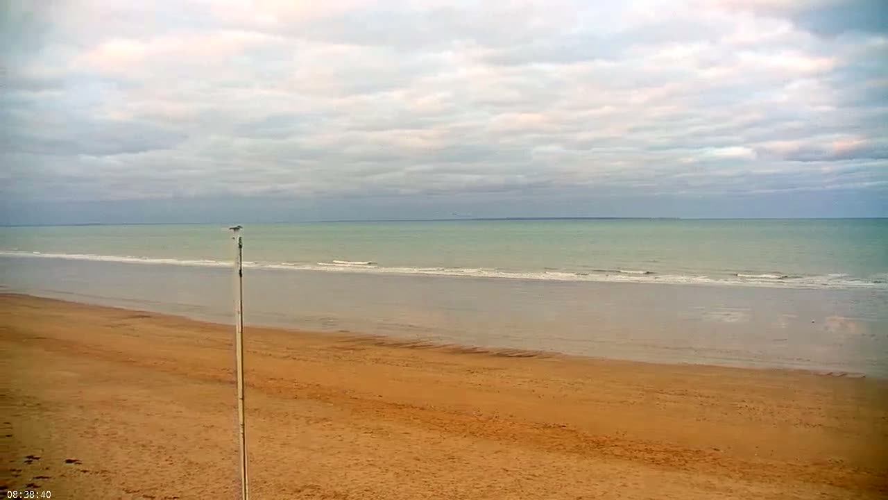 Plage de Jullouville Beach Live Cam - 	Avranches, Manche, Normandie, France