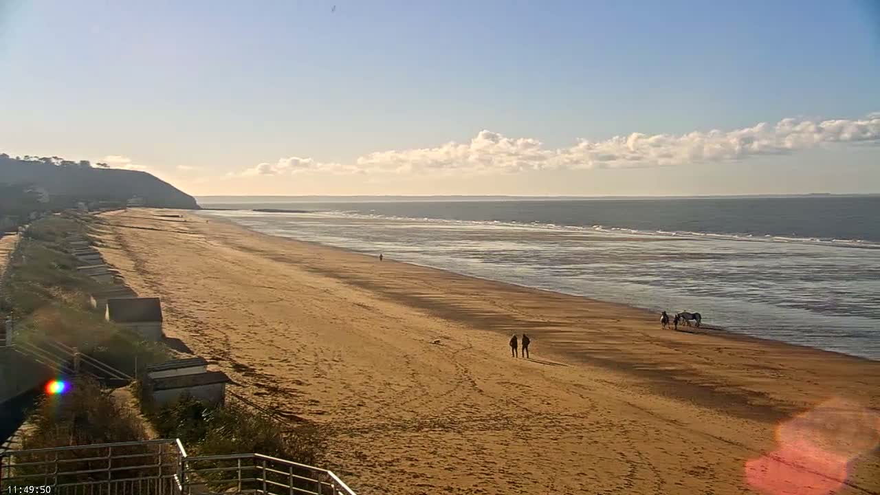 Plage de Jullouville Beach Live Cam - 	Avranches, Manche, Normandie, France