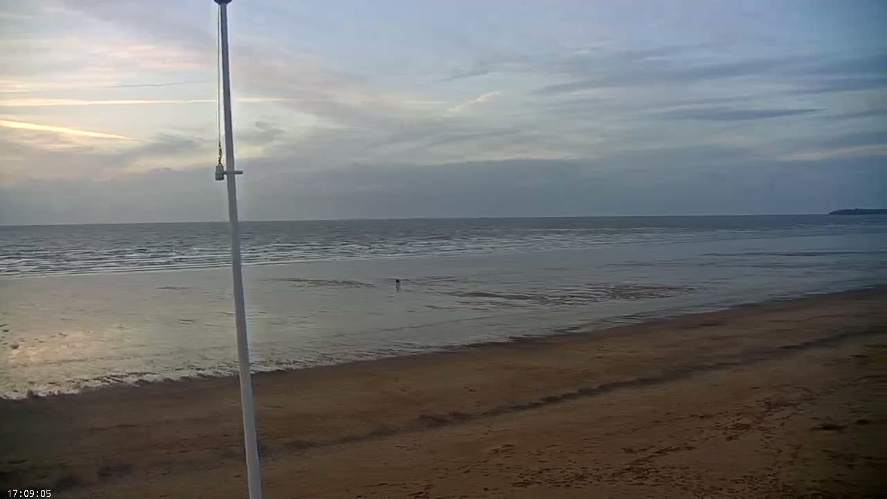 Plage de Jullouville Beach Live Cam - 	Avranches, Manche, Normandie, France