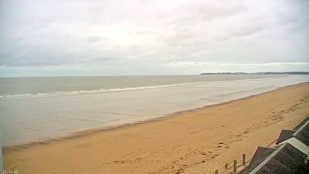 Plage de Jullouville Beach Live Cam - 	Avranches, Manche, Normandie, France