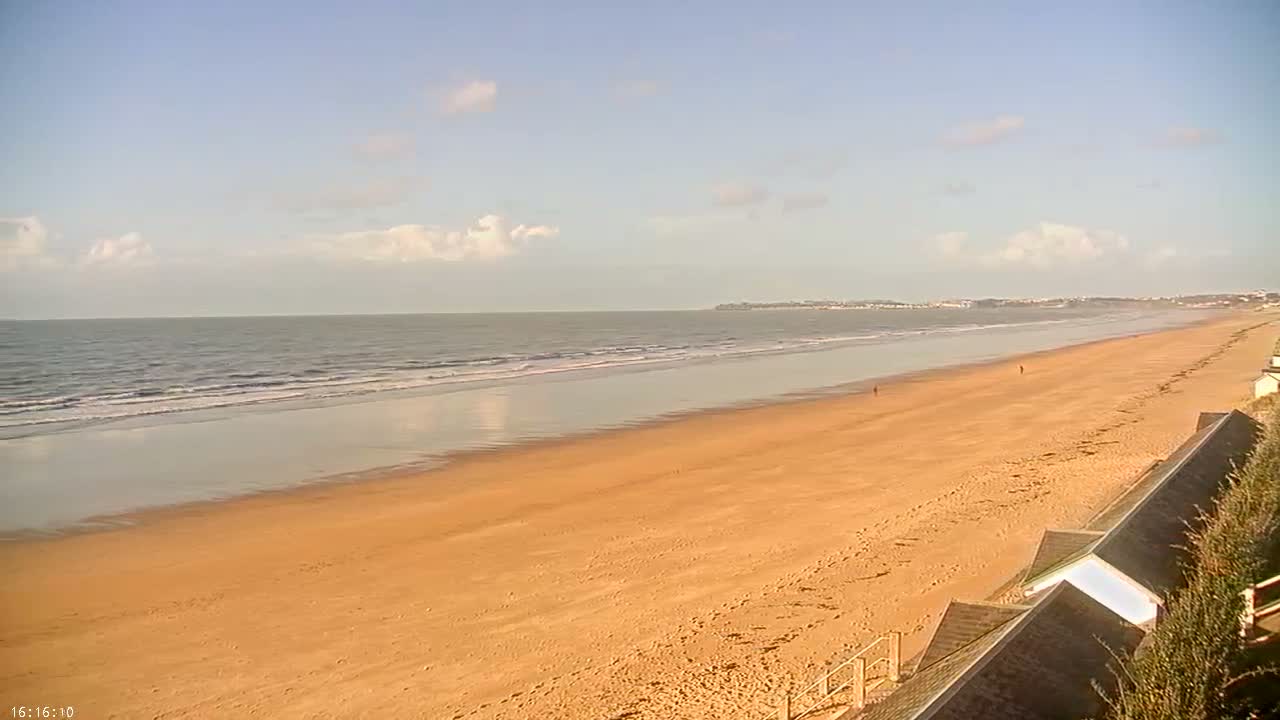 Plage de Jullouville Beach Live Cam - 	Avranches, Manche, Normandie, France