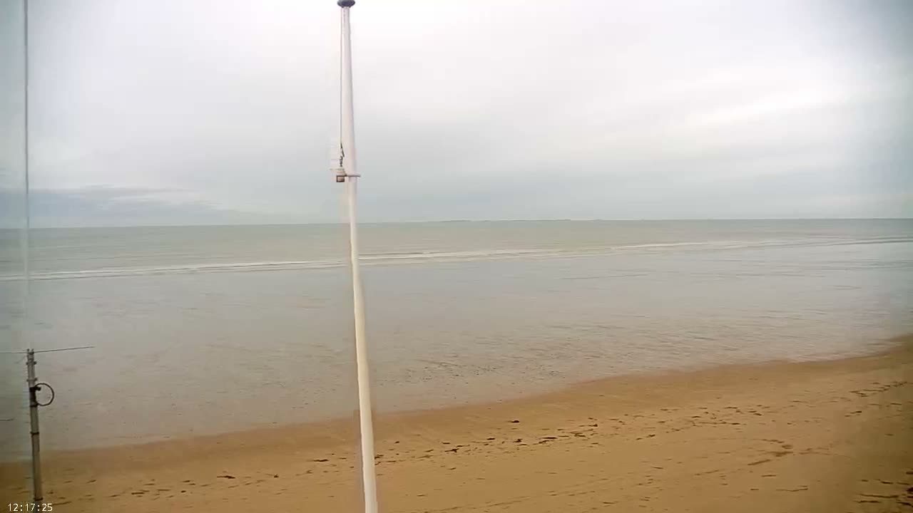 Plage de Jullouville Beach Live Cam - 	Avranches, Manche, Normandie, France