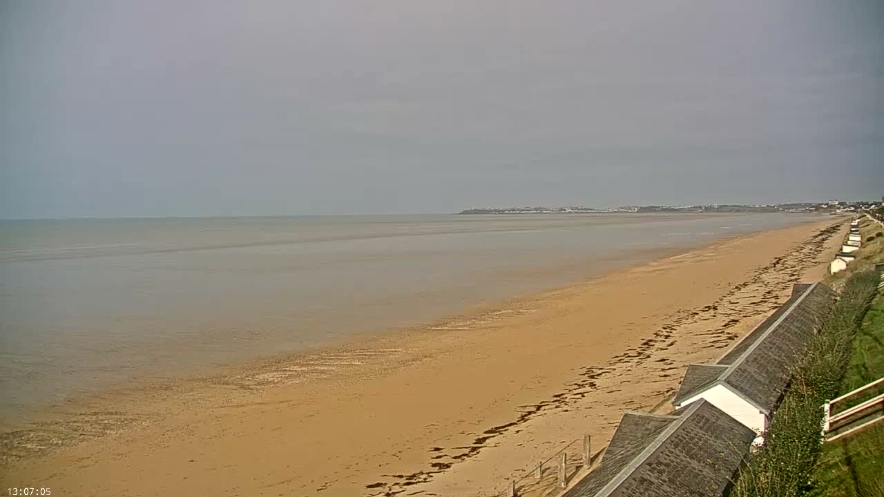 Plage de Jullouville Beach Live Cam - 	Avranches, Manche, Normandie, France