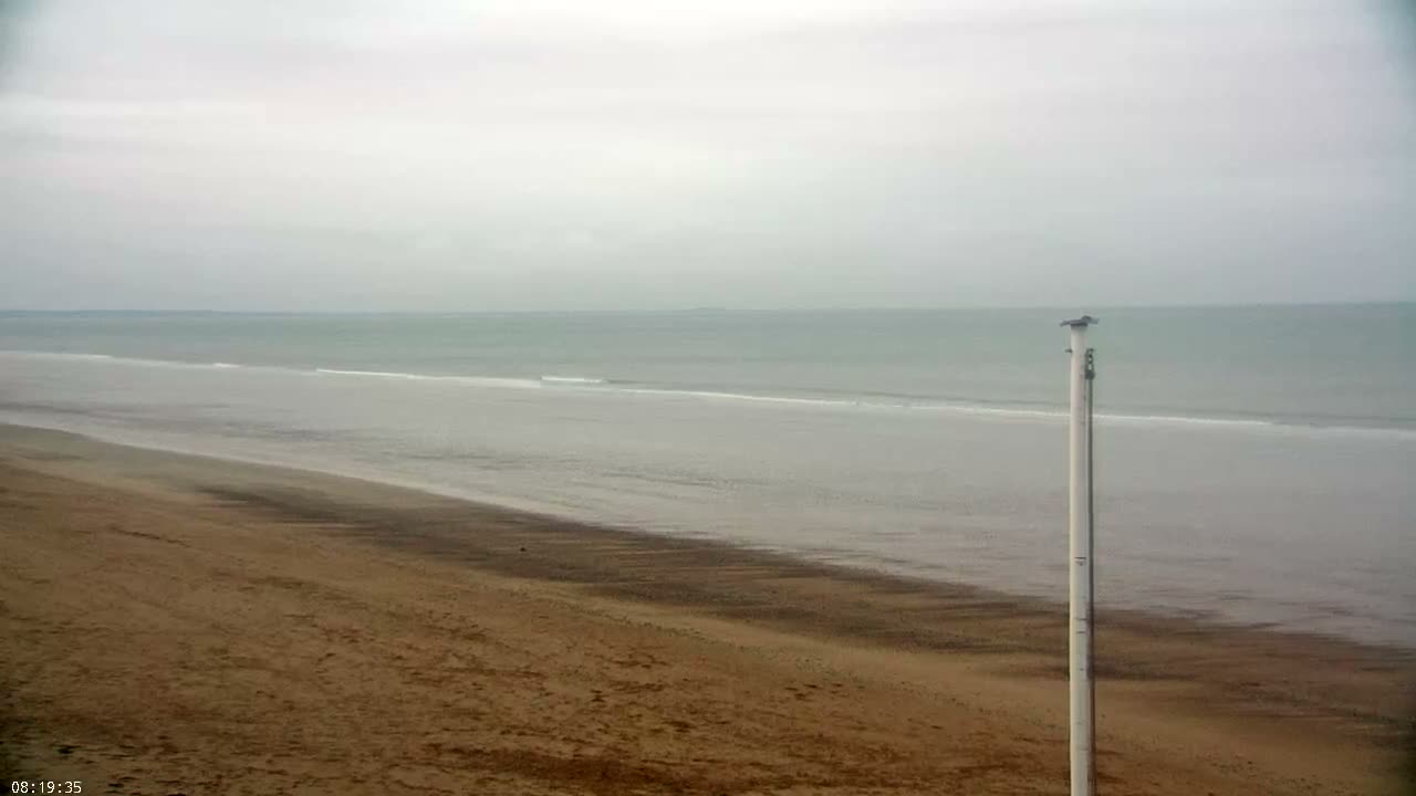 Plage de Jullouville Beach Live Cam - 	Avranches, Manche, Normandie, France
