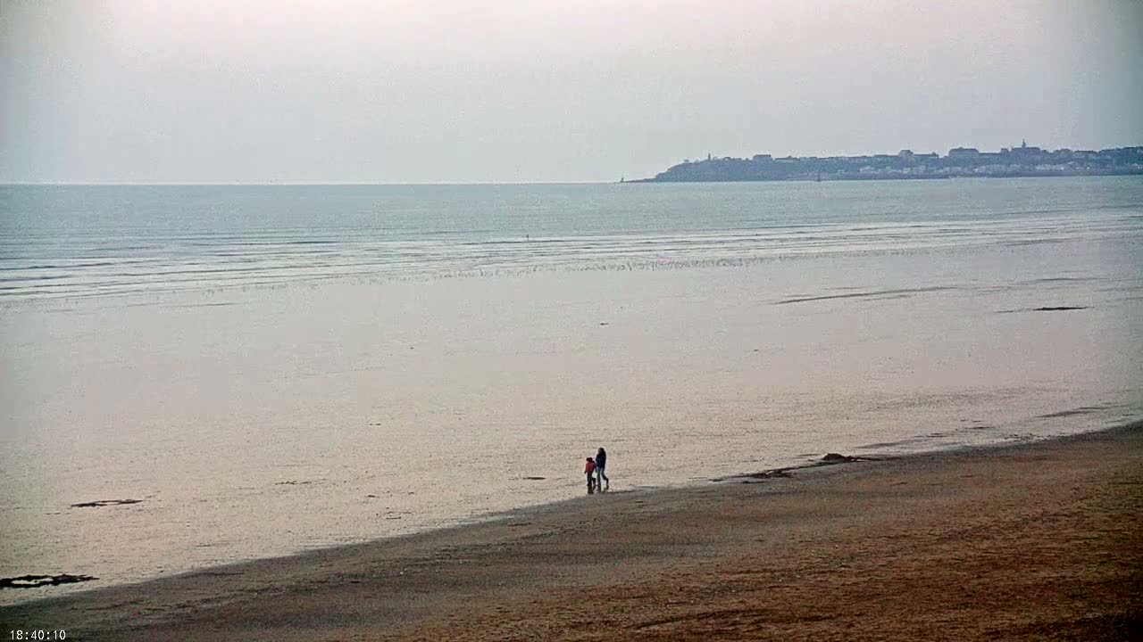 Plage de Jullouville Beach Live Cam - 	Avranches, Manche, Normandie, France