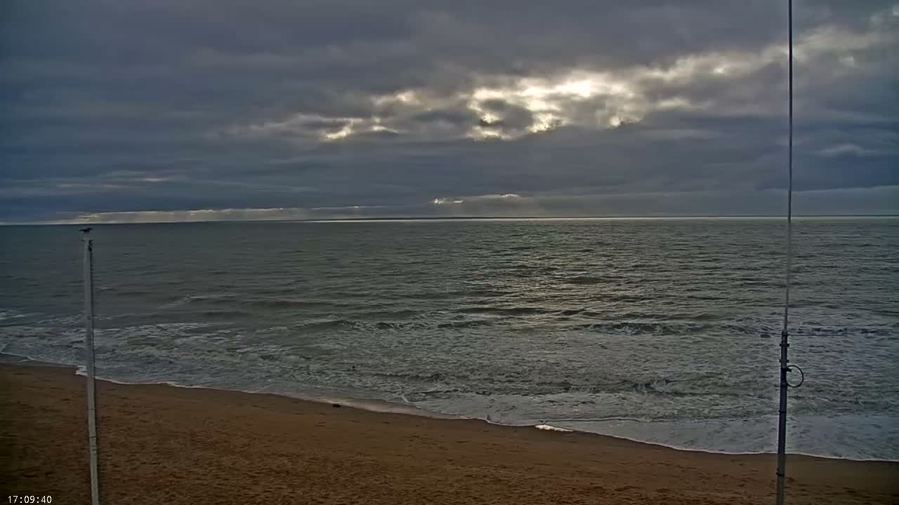 Plage de Jullouville Beach Live Cam - 	Avranches, Manche, Normandie, France