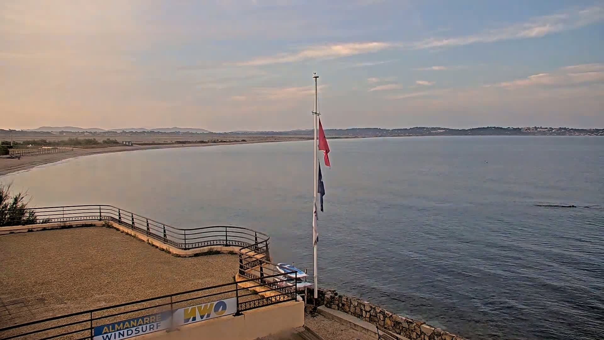 Hyeres, Plage de L'Almanarre Beach Live Cam - Toulon, Var, Provence-Alpes-Côte d’Azur, France