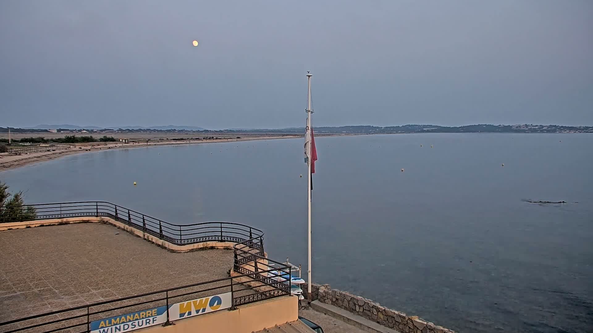 Hyeres, Plage de L'Almanarre Beach Live Cam - Toulon, Var, Provence-Alpes-Côte d’Azur, France