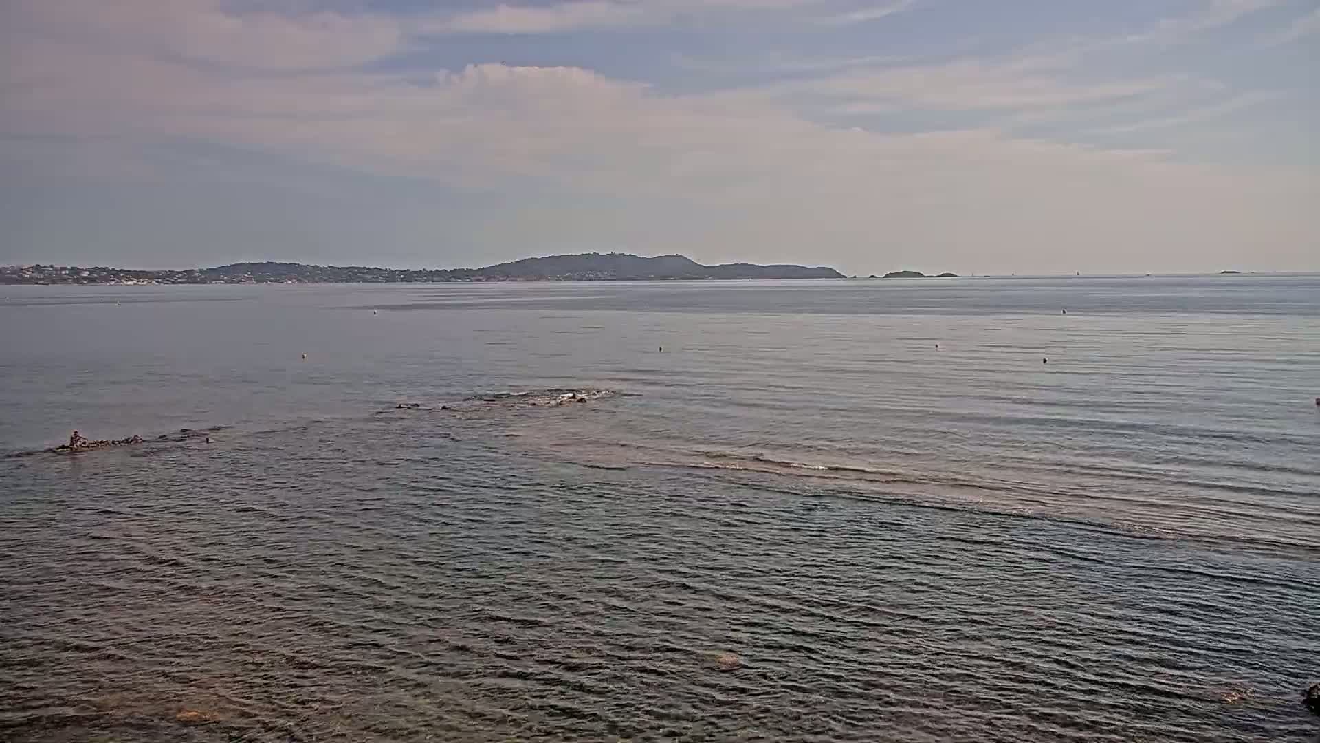 Hyeres, Plage de L'Almanarre Beach Live Cam - Toulon, Var, Provence-Alpes-Côte d’Azur, France