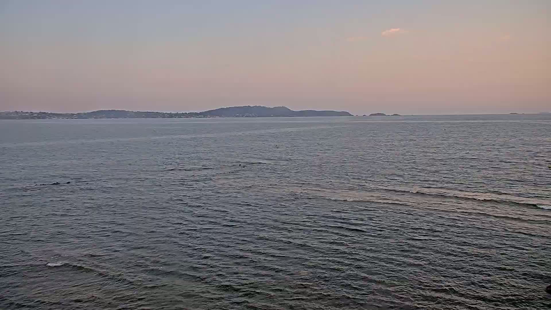 Hyeres, Plage de L'Almanarre Beach Live Cam - Toulon, Var, Provence-Alpes-Côte d’Azur, France