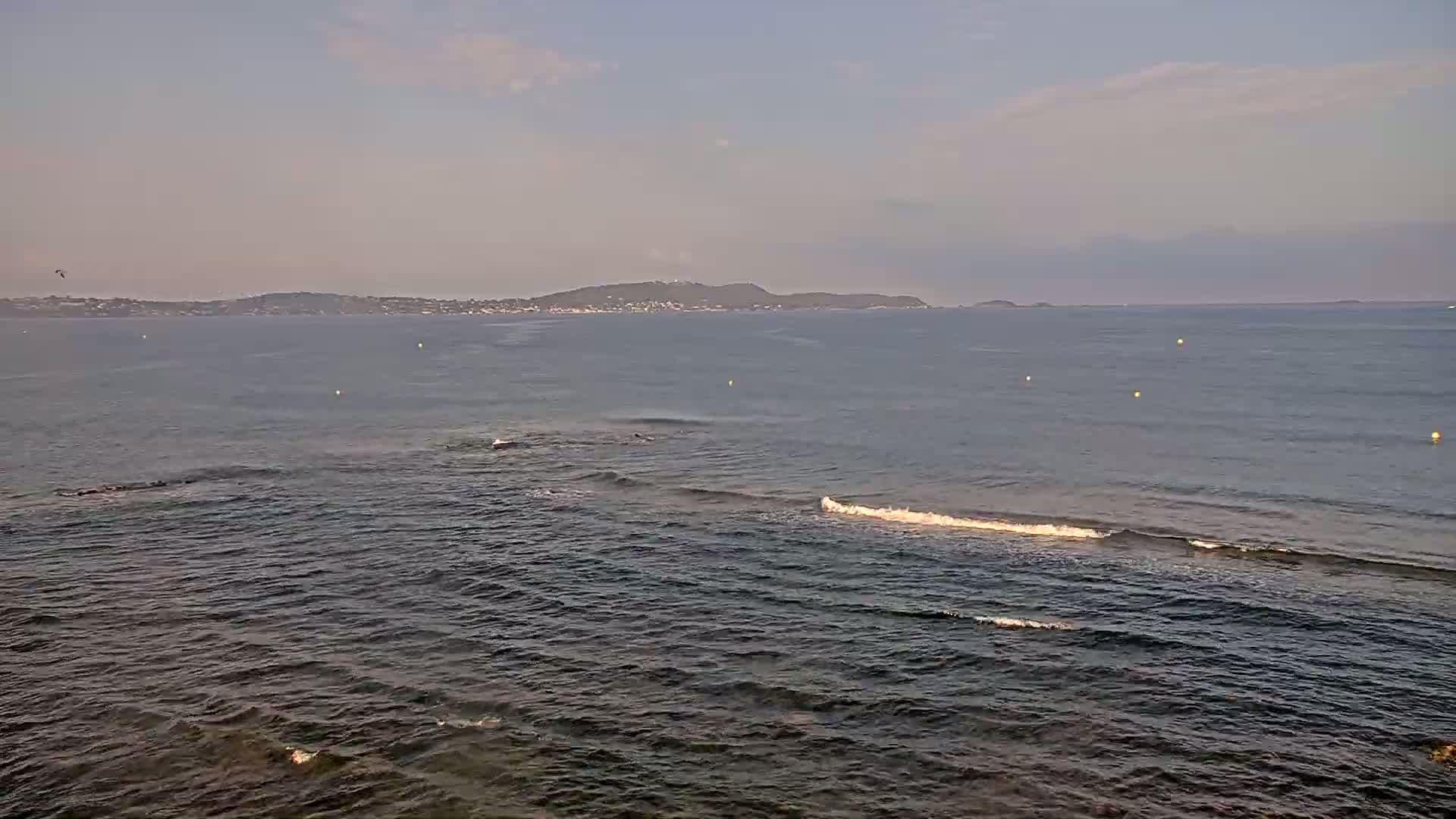 Hyeres, Plage de L'Almanarre Beach Live Cam - Toulon, Var, Provence-Alpes-Côte d’Azur, France